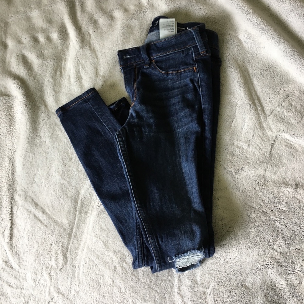 Hollister Jeans. 3s